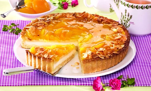 tarta cu caise si martipan jpeg