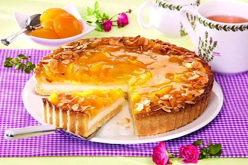 tarta cu caise si martipan jpeg