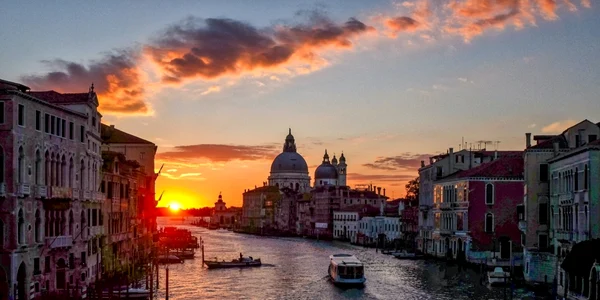 Venetia foto unsplash.com