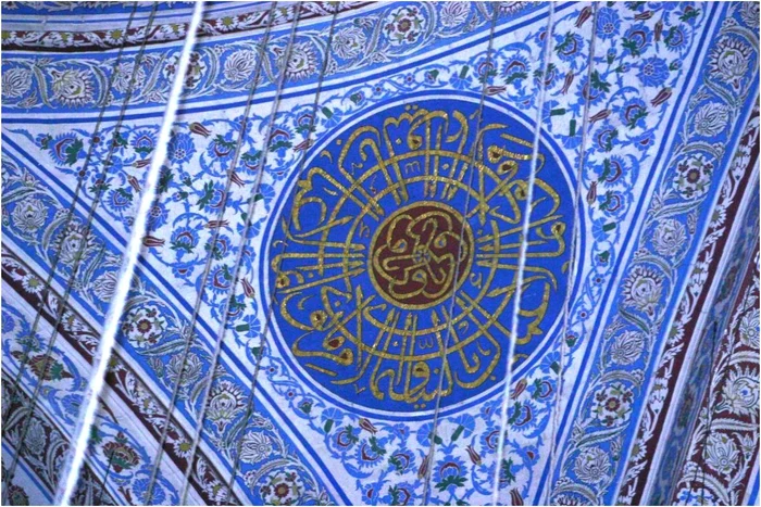 http://www.historia.ro/sites/default/files/Iznik_ceramic_in_the_Blue_Mosque_4.jpg