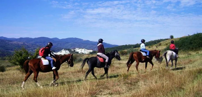 Plimbări în natură, la Slănic, în şaua calului, o experienţă cu totul inedită FOTO arhiva personală Alexandru Gaftoi
