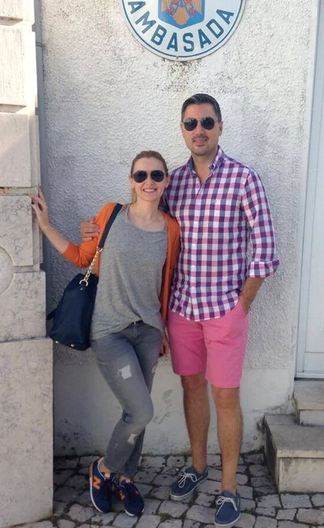 Alina Sorescu şi Alexandru Ciucu au fost la Ambasada României din Lisabona ca să depună buletinul de vot