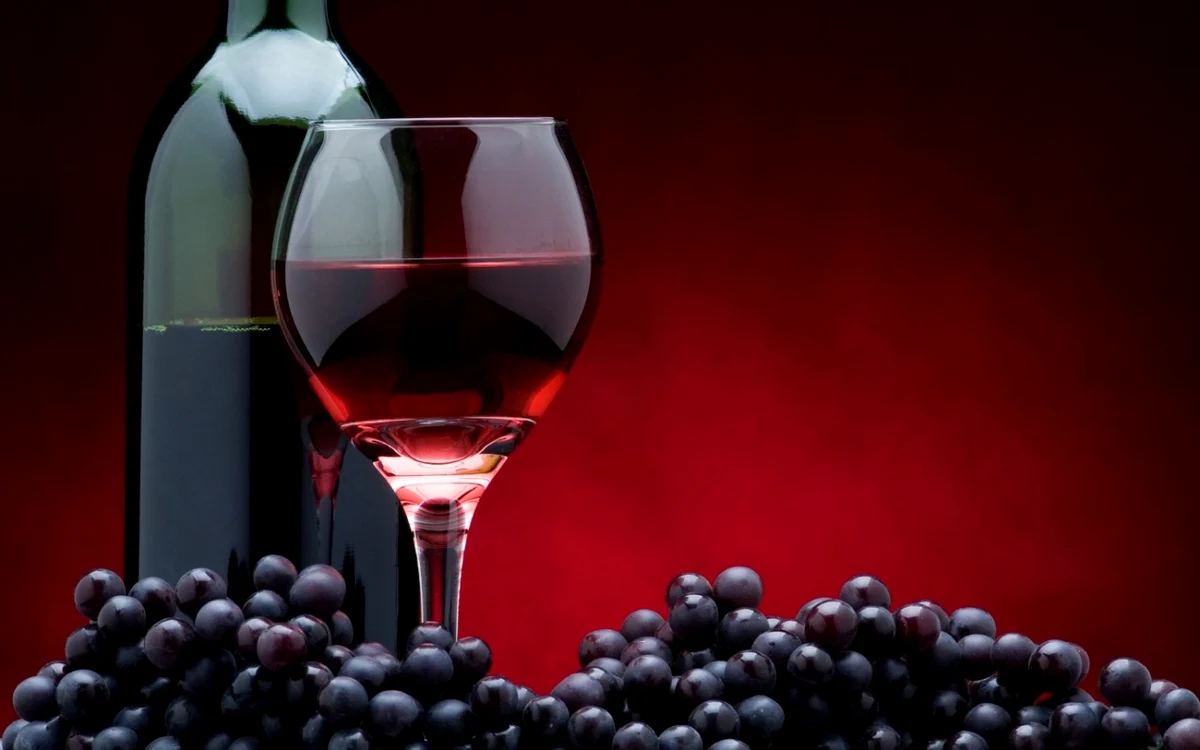 Vinul roșu conține resveratrol FOTO: Shuterstock