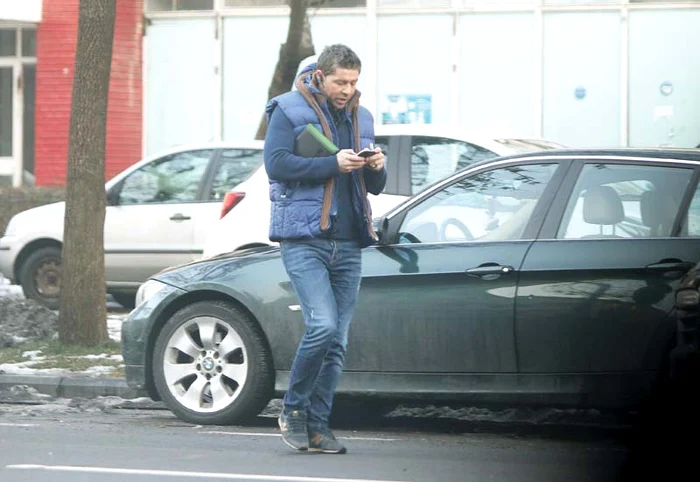 Bogdan Mara (38 de ani) trece printr-o perioadă complicată din viață: oficial, e căsătorit și are doi copii, dar majoritatea timpului și-l petrece cu iubita