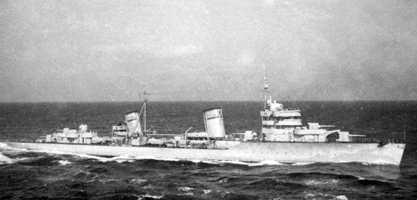 Distrugătorul Moskva FOTO navsource.narod.ruI
