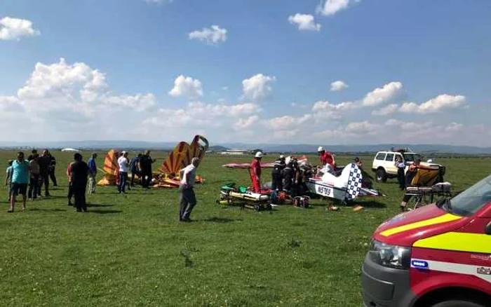 Cele două avioane s-au prăbuşit în afara pistei