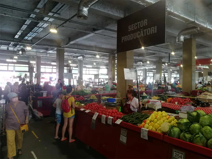 Pieţele sunt pline de tomate de toate felurile. Foto: Iulian Bunilă/ click!