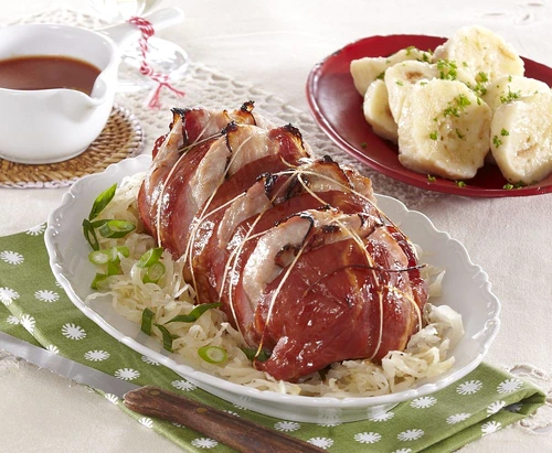rulada de ciolan afumat cu pui si bacon jpeg