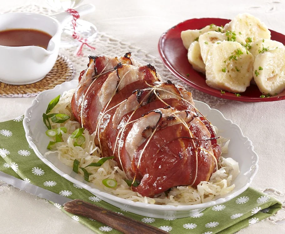 rulada de ciolan afumat cu pui si bacon jpeg