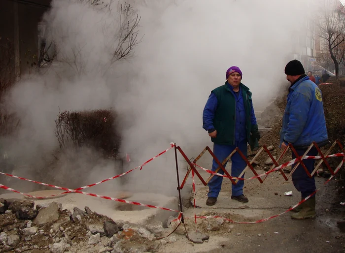 CET Govora va opri furnizarea apei calde pentru inlocuirea tevilor uzate