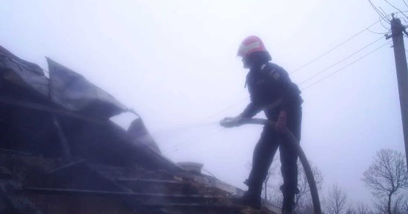 Incendiul a fost stins după 50 de minute de acţiune