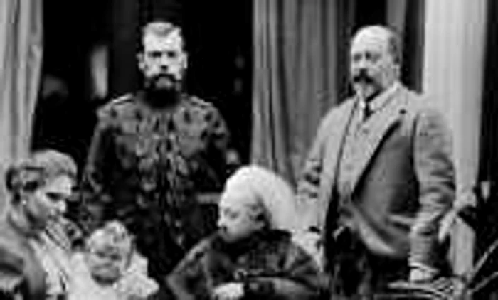 Nikolae al II-lea si Aleksandra Feodorovna (stânga)