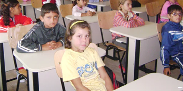 Peste 1.000 de elevi au uitat drumul şcolii