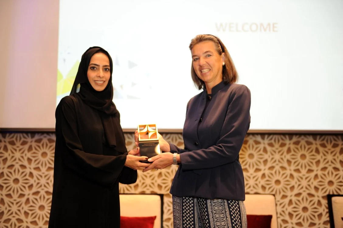 Dominique Mineur (dreapta) este pe cale să devină prima femeie care îşi exercită mandatul de ambasadoare de la Riad  FOTO Twitter @DHA_Dubai