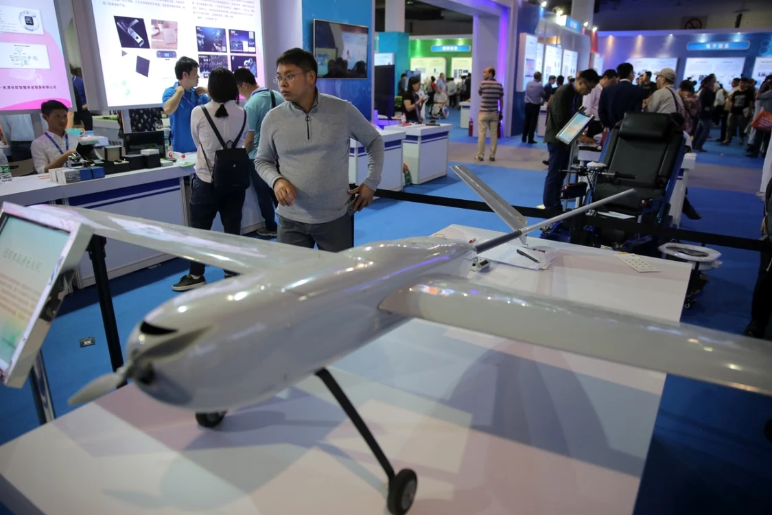 Dronă prezentată în cadrul expoziţiei de înaltă tehnologie şi inteligenţă artificială ce a avut loc la Beijing în luna mai a anului 2018 Foto: EPA/EFE