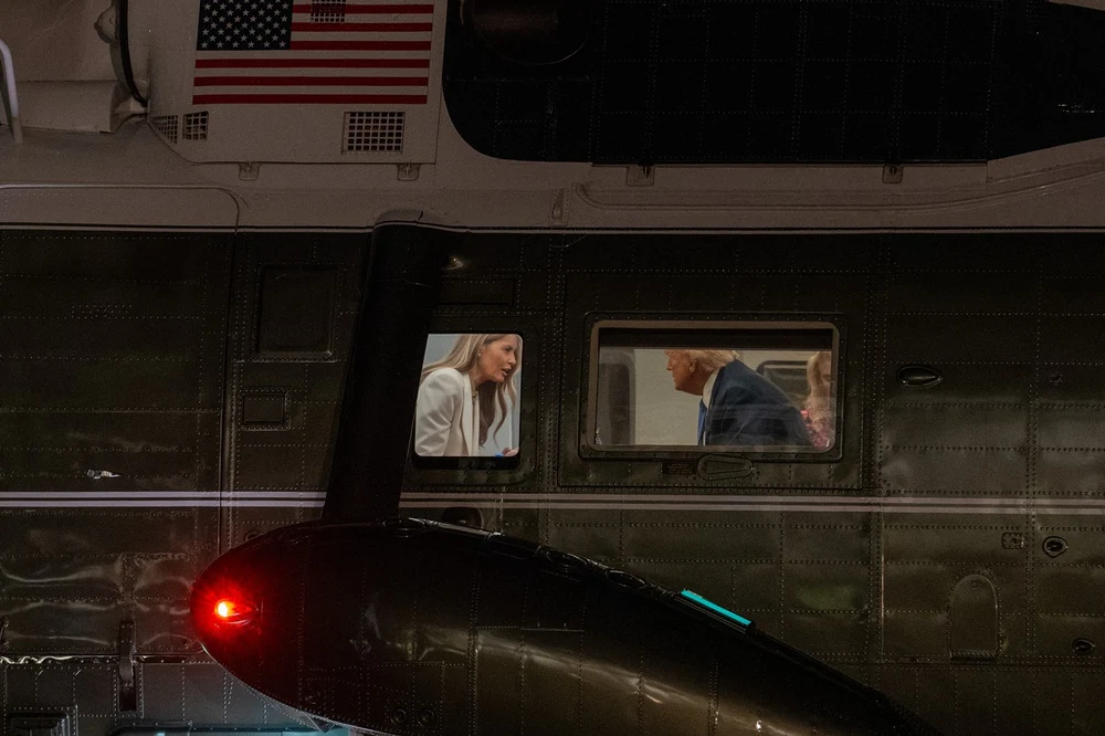 Experții au descifrat subiectul discuției între Trump și Melania în Air Force One