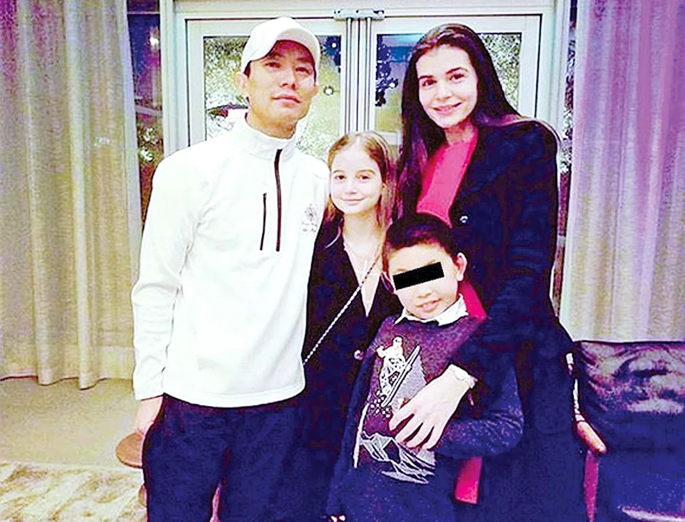 Mr. Pink, fiul lui, Irina şi Monica. O familie fericită