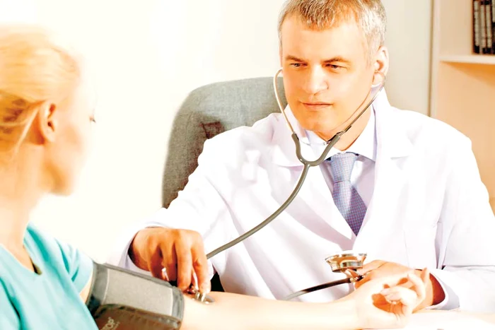 
    Şi consultaţiile la domiciliu intră în  pachetul de bază, însă acestea se acordă doar persoanelor nedeplasabile şi copiilor de 0-1 an  