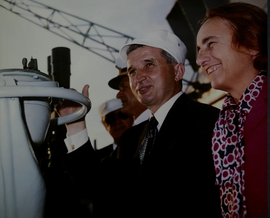Nicolae şi Elena Ceauşescu la bordul crucişătorului Andrea Doria, în timpul vizitei la Genova din mai 1973. FOTO: ARHIVELE NAŢIONALE
