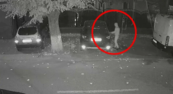 Hoțul din Vaslui a spart o mașină și a furat 7 lei FOTO captură video Vremea Nouă