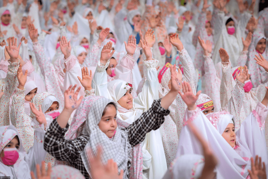 Sute de eleve, otrăvite în Iran în încercarea de a determina închiderea şcolilor de fete