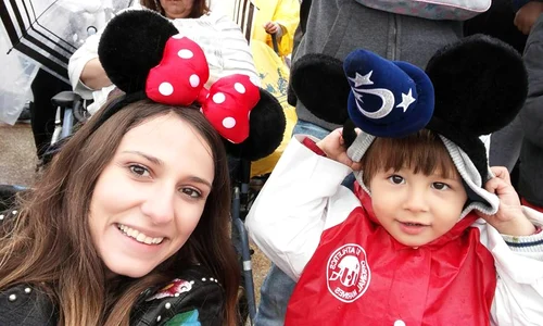 Dana și Vlad au intrat în pielea lui Minnie și Mickey Mouse jpeg
