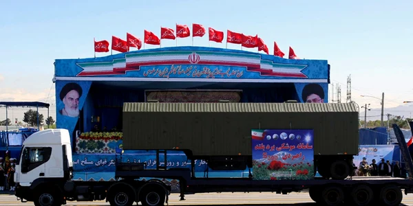 Sistemul S-300 prezentat in cadrul unei parade militare