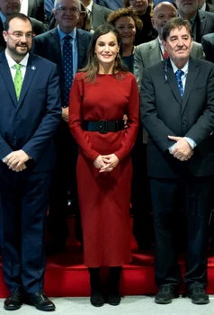 Regina Letizia, apariție în roșu înainte de Crăciun