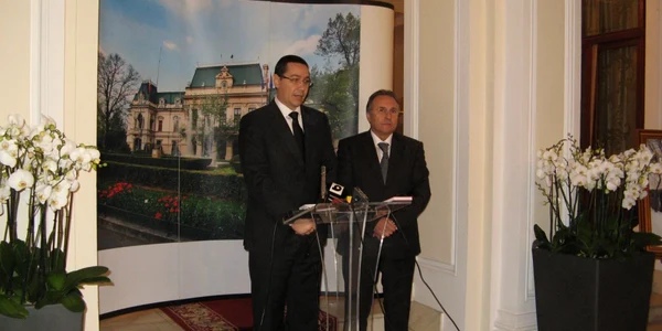 Primul ministru Victor Ponta, alături de primarul Iaşiului, Gheorghe Nichita
