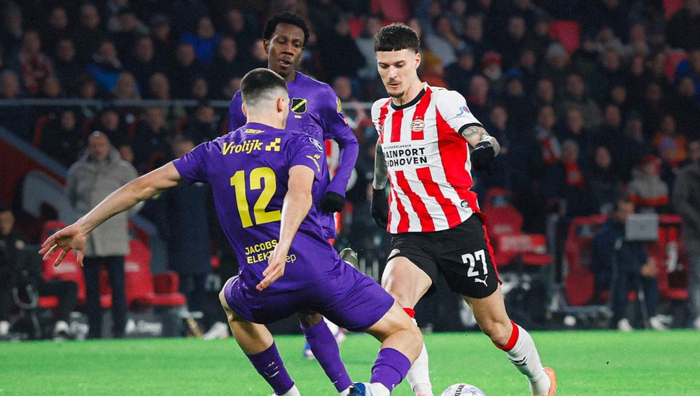 Dennis Man l-a exasperat pe antrenorul de la PSV. Fără chef de joc, românul a fost înlocuit la pauză