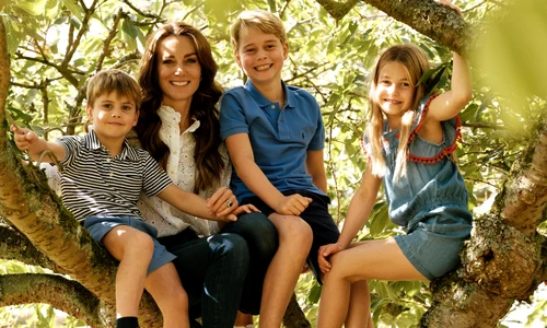 Kate Middleton și cei trei copii (twitter kesington royal) jpg