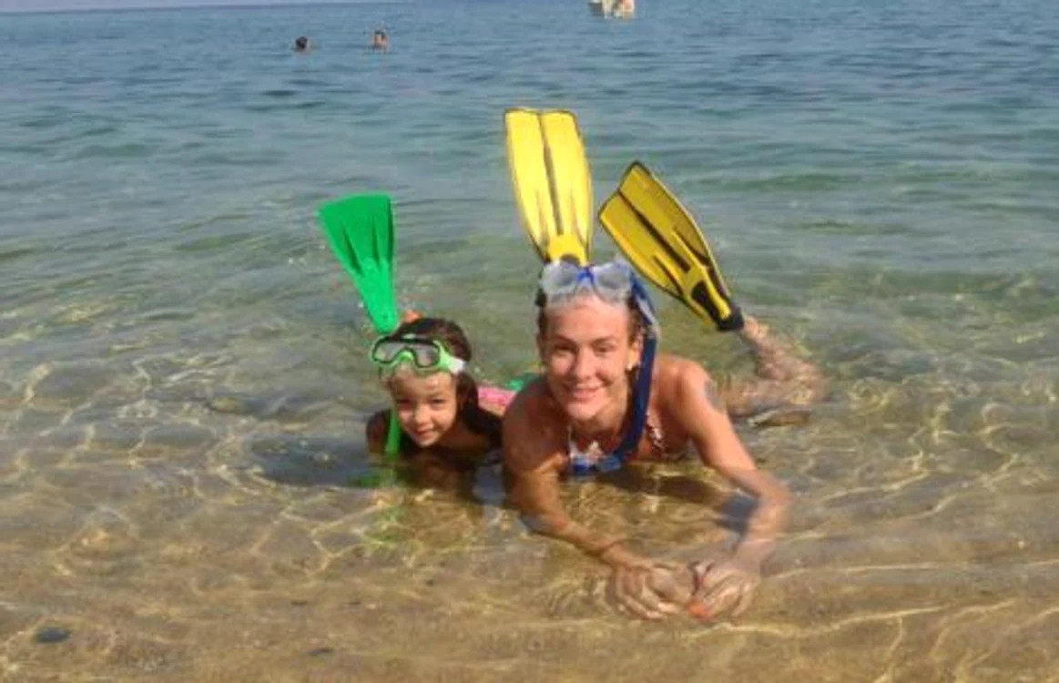 Roxana Ciuhulescu şi-a dus fetiţa în vacanţă