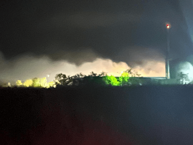 Incendiu violent la hala de sortare a deșeurilor menajere din Slobozia