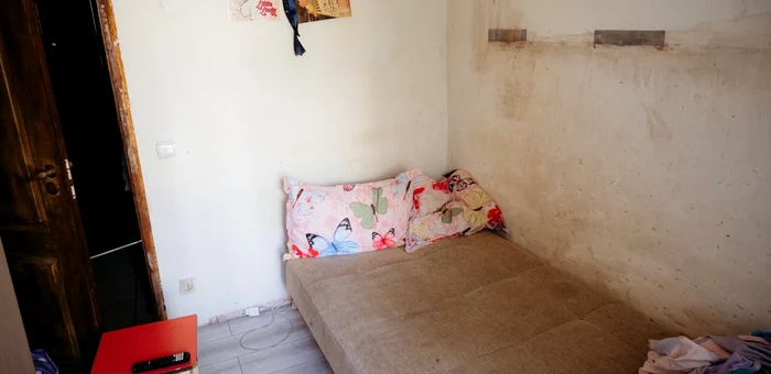 Așa arată apartamentul infestat cu ploșnițe din Ferentari foto: Pro TV