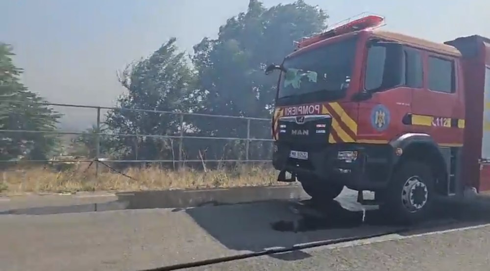 A fost activat Planul Roșu de Intervenție pentru un incendiu izbucnit la Poarta Albă. Toate trenurile București - Constanța au fost oprite | VIDEO