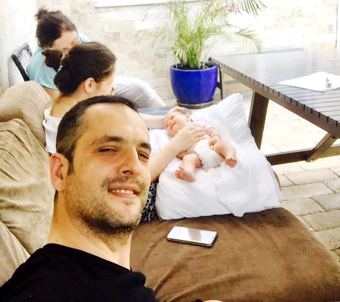
    Mădălin Ionescu este un tată grijuliu cu toţi cei trei copii ai lui Foto: arhivă personală  