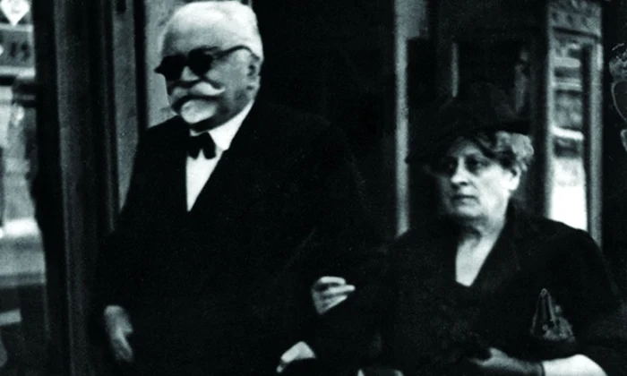 Emil Racoviță alături de soția sa, Hélène, pe străzile Clujului, în 1938
