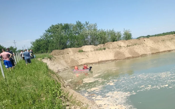 Doi fraţi s-au înecat într-un heleşteu creat în locul unei balastiere în Ioneşti - Vâlcea Foto ISU Vâlcea