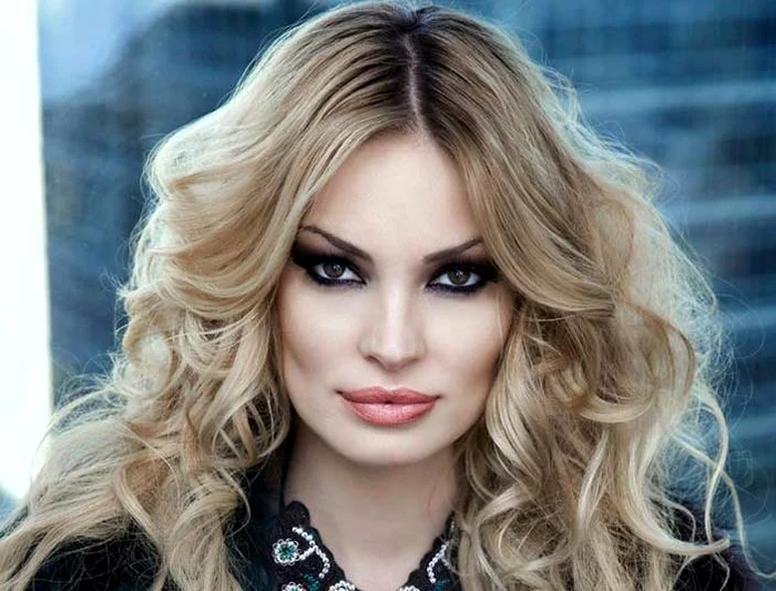 Valentina Pelinel a anunţat luni că e gravidă FOTO: Arhiva personală