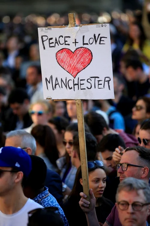 Atacul terorist de la Manchester Arena a îngenunchiat întreaga Europă