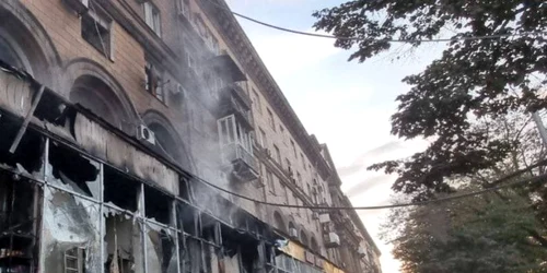 Cladire bombardata in Zaporojie FOTO Twitter jpg