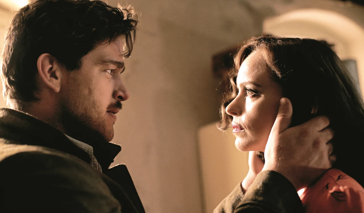 „Cînd încep un proiect, mă uit la un film de Cassavetes“ – interviu cu actriţa Nina HOSS jpeg