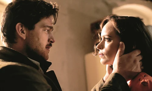„Cînd încep un proiect, mă uit la un film de Cassavetes“ – interviu cu actriţa Nina HOSS jpeg