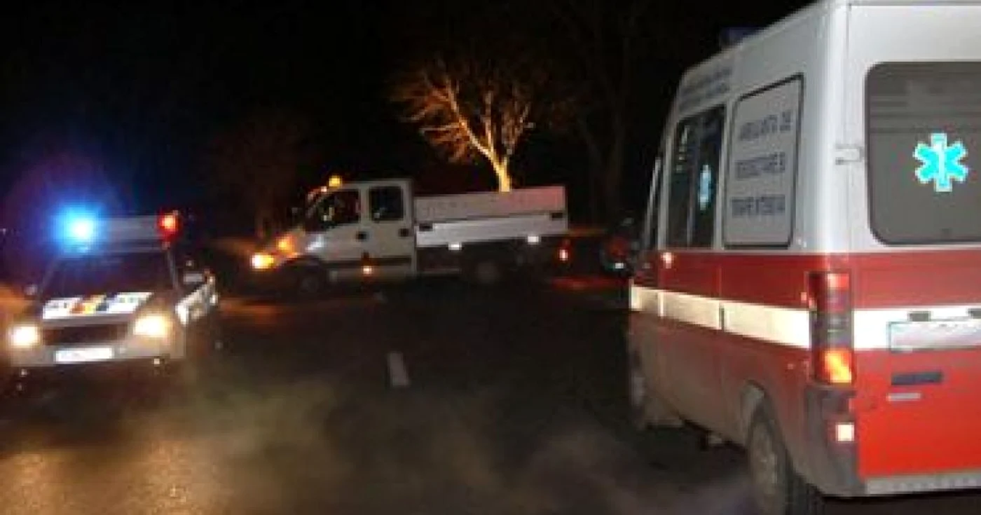 Bătăuşii au fost săltaţi de poliţie, iar victima a fost preluată de o salvare