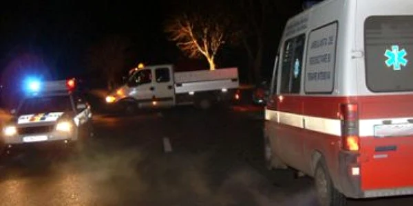 Bătăuşii au fost săltaţi de poliţie, iar victima a fost preluată de o salvare