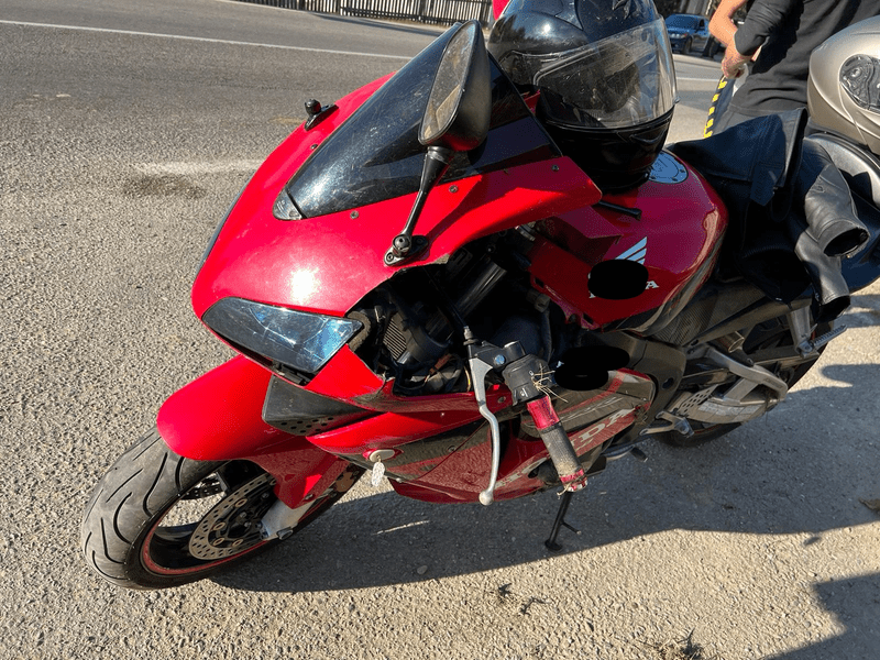 Excursia unui motociclist în Munții Buzăului, întreruptă din cauza unui accident. Traficul pe DN 10 a fost restricționat