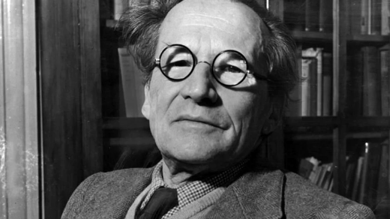 Schrödinger a formulat celebrul experiment imaginar al pisicii vii şi moarte în acelaşi timp. 