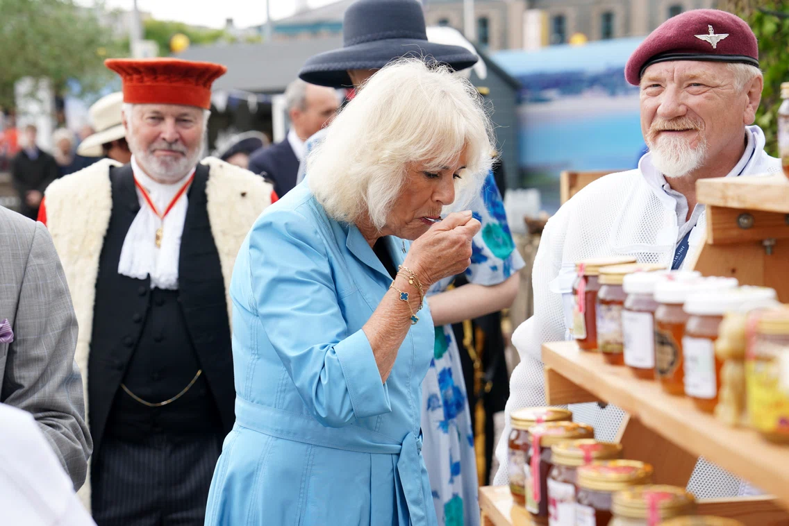 Regele Charles și Regina Camilla în Jersey. FOTO: Getty Images