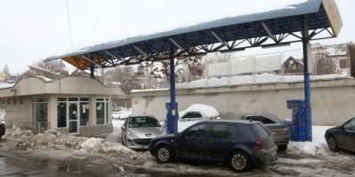 Benzinăria este în zona Bucşinescu
