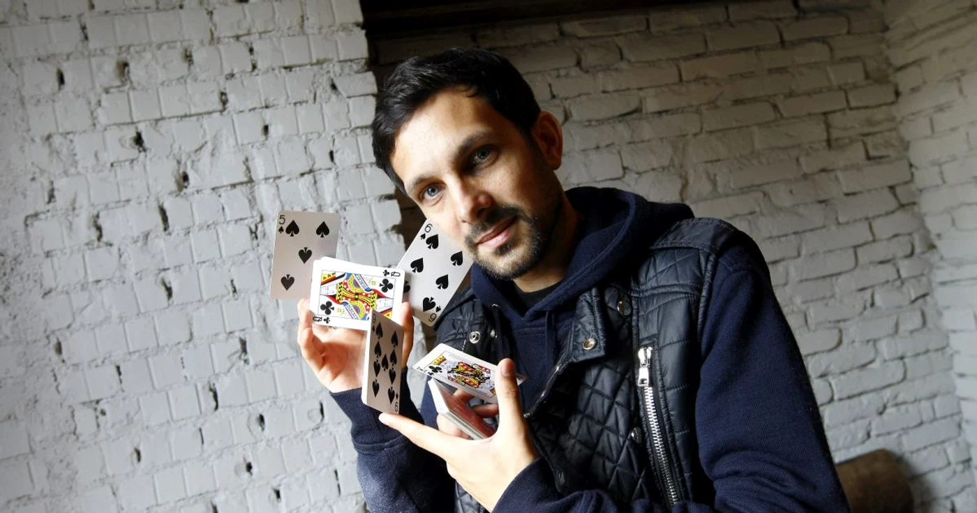 Pe
numele real Steven Frayne, Dynamo este un magician englez cunoscut
pentru iluziile de mari proporţii pe care le realizează FOTO David
Muntean